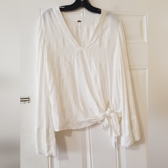 Free People V Neck Front Tie Bell Sleeve Cream Blouse Size Small - Picture 4 of 14